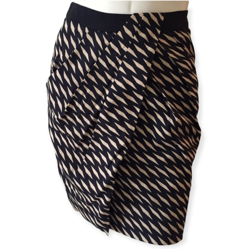 Anthropologie Fei Silk Blend Black and Tan Pleated High Waisted Skirt, EUC, sz 4